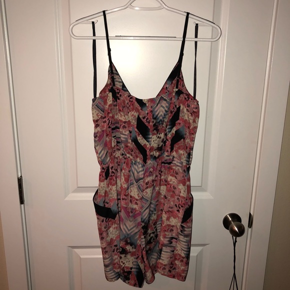 Adorable romper - Picture 2 of 5